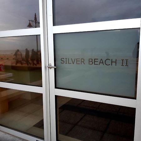 Relax @The Beach De Haan Bagian luar foto