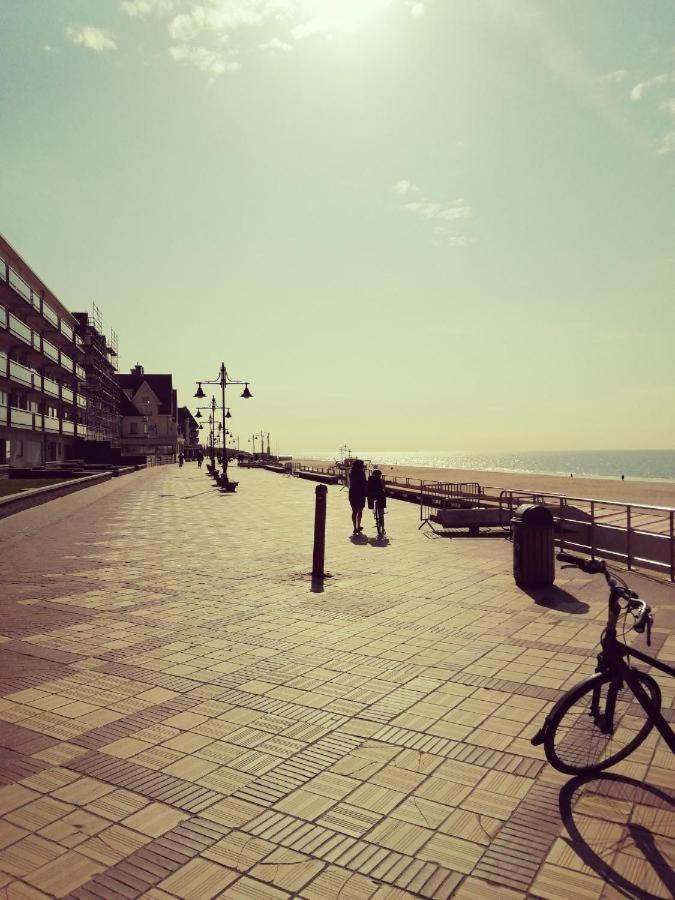 Relax @The Beach De Haan Bagian luar foto