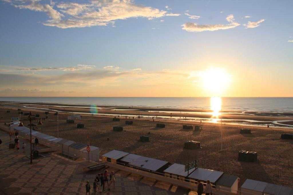 Relax @The Beach De Haan Bagian luar foto