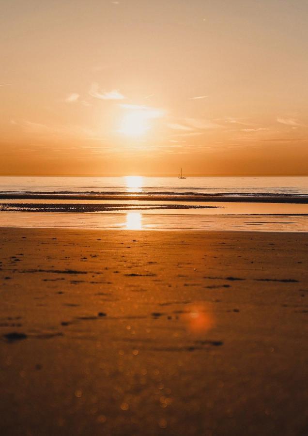 Relax @The Beach De Haan Bagian luar foto